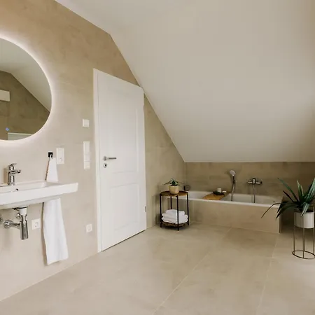 Kuesten De Diek - 2 Direkte Deichlage, Hafenblick, Balkon, 77qm * Greetsiel