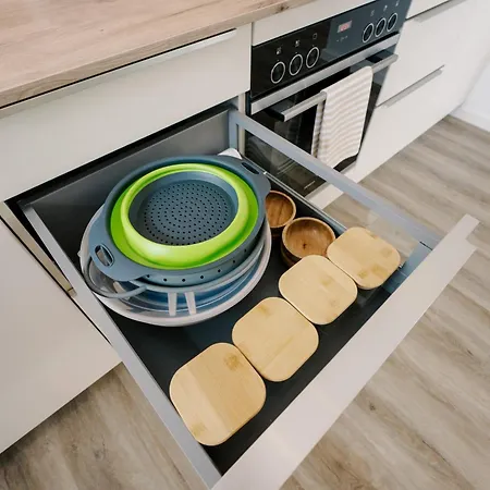 Apartment Kuesten De Diek - 2 Direkte Deichlage, Hafenblick, Balkon, 77qm