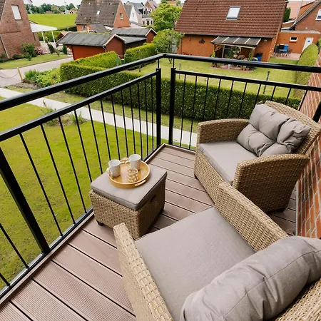 Apartment Küsten De Diek - 2 Direkte Deichlage, Hafenblick, Balkon, 77qm Greetsiel